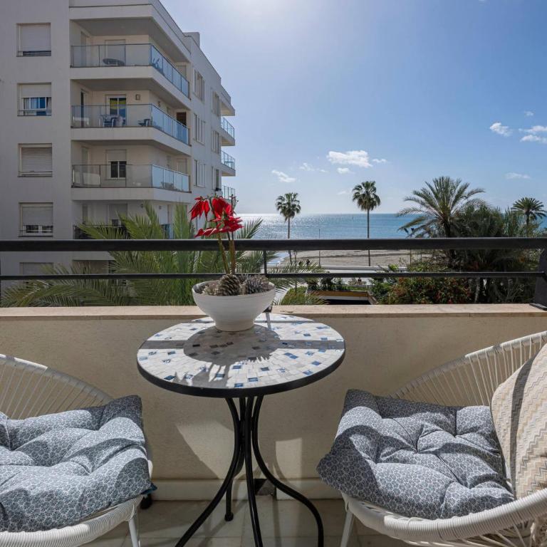 Cozy & Comfy Seaside Retreat in Estepona - Two-Bedroom Apartment - 22