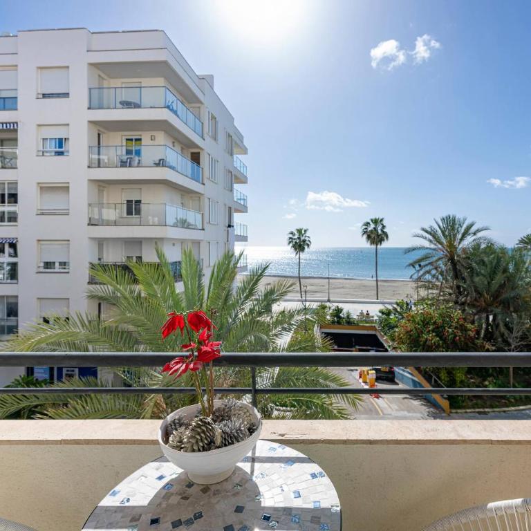 Cozy & Comfy Seaside Retreat in Estepona - Two-Bedroom Apartment - 28