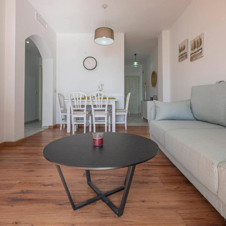 Cozy & Comfy Seaside Retreat in Estepona - Two-Bedroom Apartment - 27