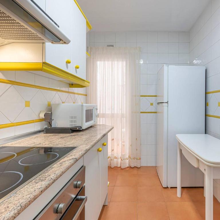 Cozy & Comfy Seaside Retreat in Estepona - Two-Bedroom Apartment - 34