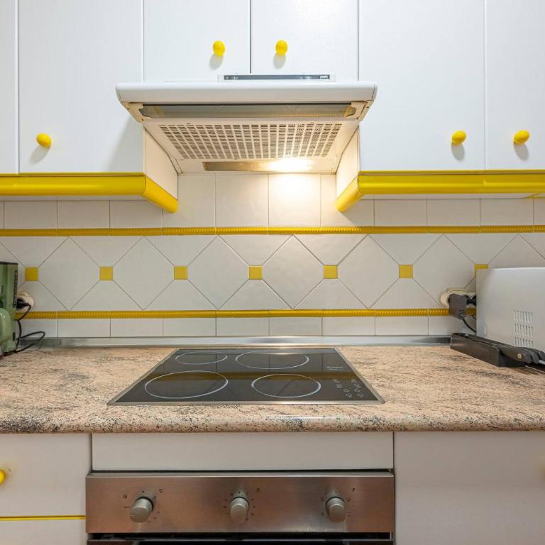 Cozy & Comfy Seaside Retreat in Estepona - Two-Bedroom Apartment - 37