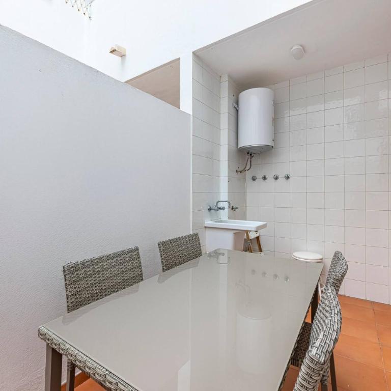 Cozy & Comfy Seaside Retreat in Estepona - Two-Bedroom Apartment - 43