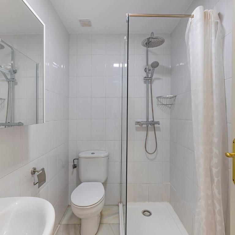 Cozy & Comfy Seaside Retreat in Estepona - Two-Bedroom Apartment - 45