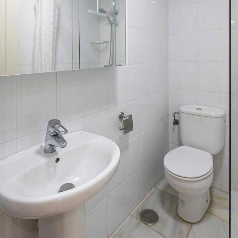 Cozy & Comfy Seaside Retreat in Estepona - Two-Bedroom Apartment - 47