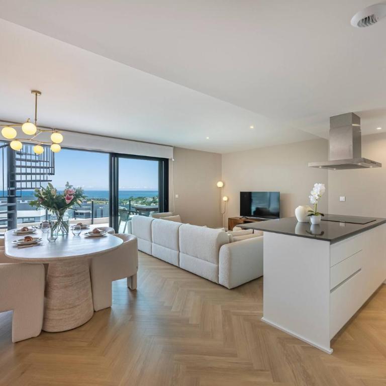 Fancy and Minimalist Flat in Estepona l Sea views - Three-Bedroom Apartment - 1