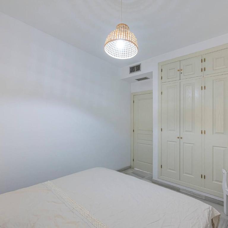 Cozy & Comfy Seaside Retreat in Estepona - Two-Bedroom Apartment - 51