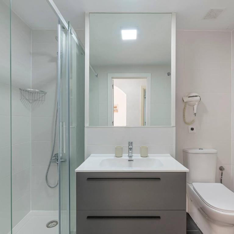 Cozy & Comfy Seaside Retreat in Estepona - Two-Bedroom Apartment - 54