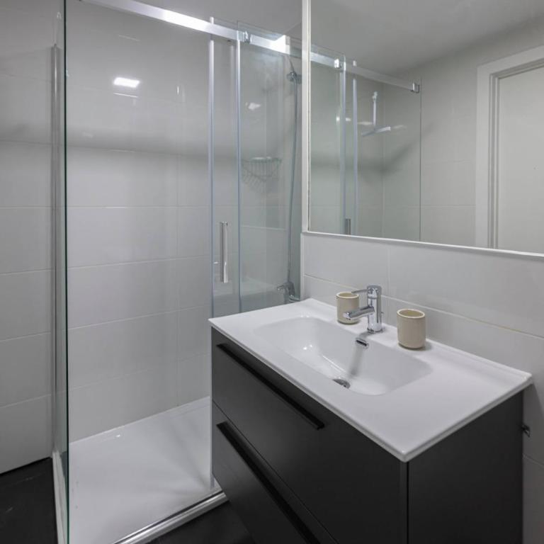 Cozy & Comfy Seaside Retreat in Estepona - Two-Bedroom Apartment - 55