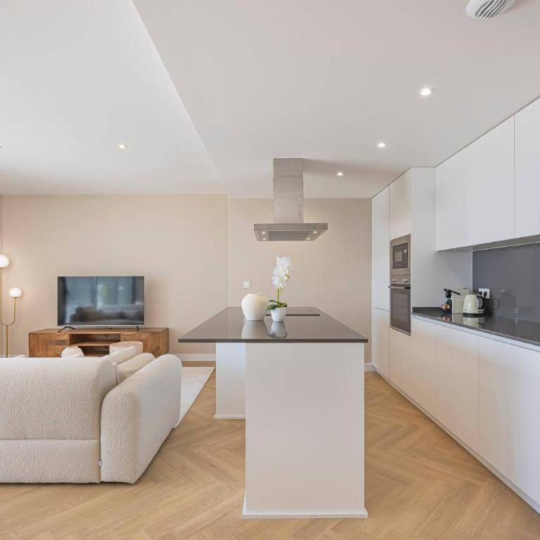 Fancy and Minimalist Flat in Estepona l Sea views - Three-Bedroom Apartment - 12