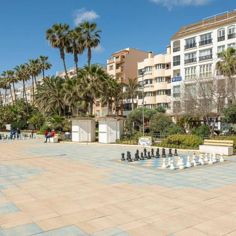 Cozy & Comfy Seaside Retreat in Estepona - Two-Bedroom Apartment - 60