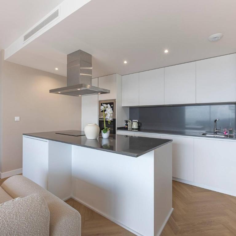 Fancy and Minimalist Flat in Estepona l Sea views - Three-Bedroom Apartment - 16