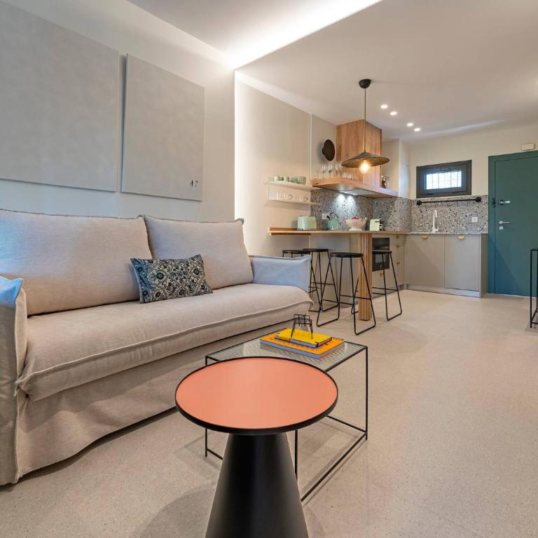 Newly renovated studio in Golden Mile w/ Pool - One-Bedroom Apartment - 2