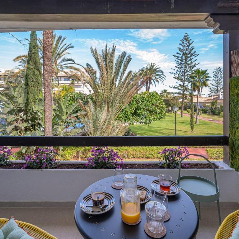 Newly renovated studio in Golden Mile w/ Pool - One-Bedroom Apartment - 1