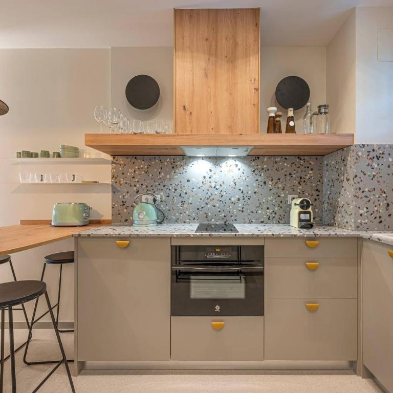 Newly renovated studio in Golden Mile w/ Pool - One-Bedroom Apartment - 5