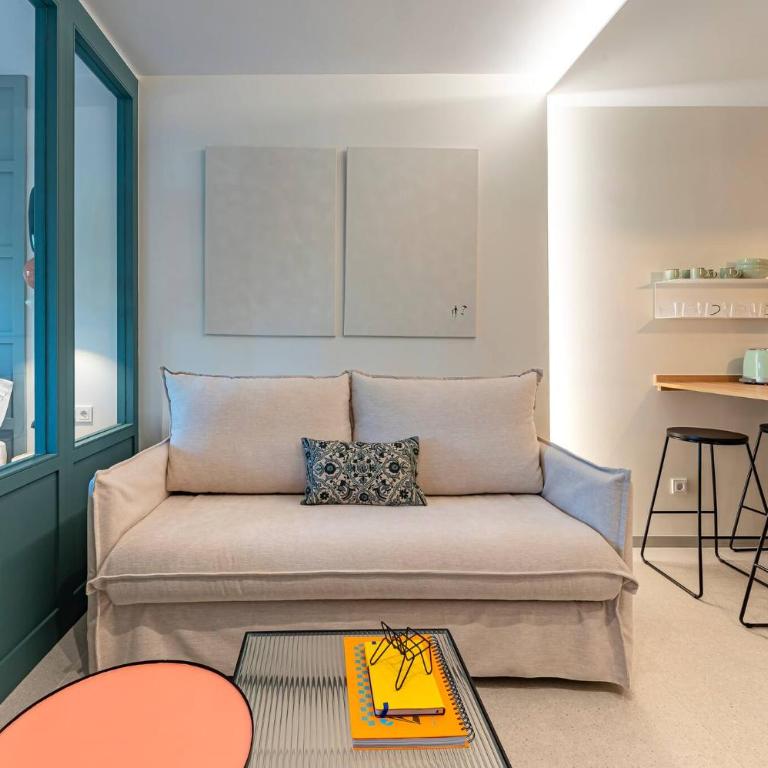 Newly renovated studio in Golden Mile w/ Pool - One-Bedroom Apartment - 6