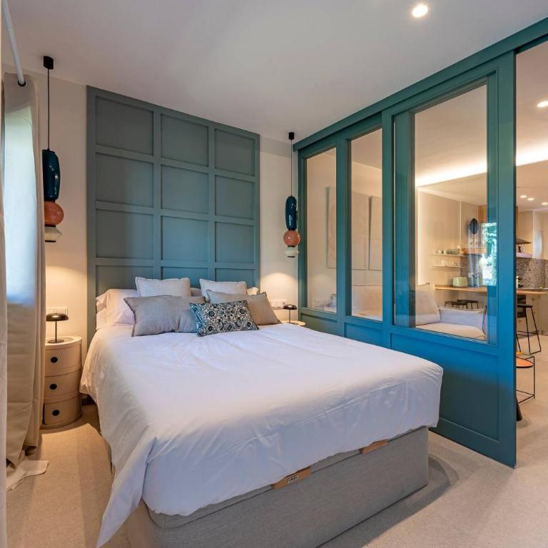 Newly renovated studio in Golden Mile w/ Pool - One-Bedroom Apartment - 10
