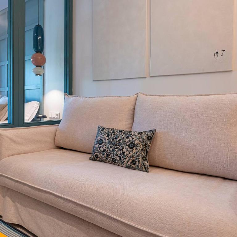 Newly renovated studio in Golden Mile w/ Pool - One-Bedroom Apartment - 7