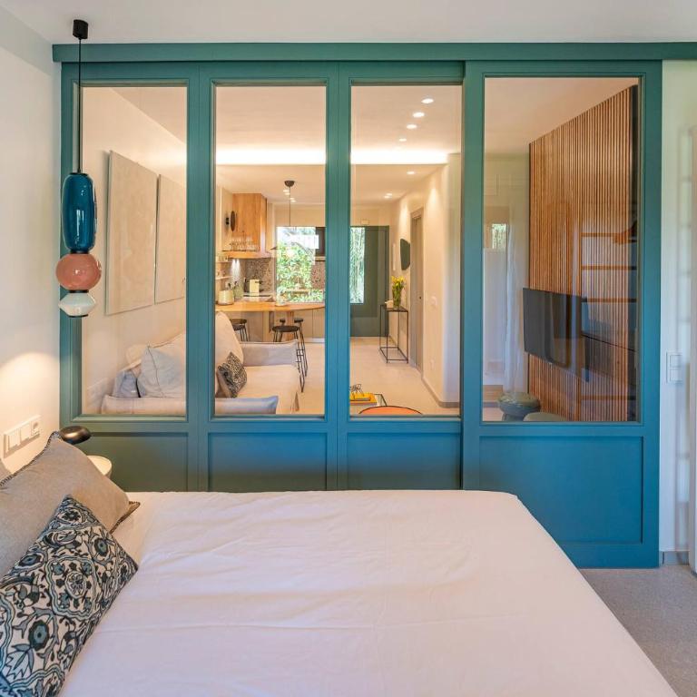 Newly renovated studio in Golden Mile w/ Pool - One-Bedroom Apartment - 12