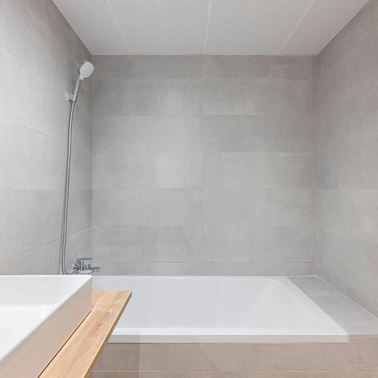 Fancy and Minimalist Flat in Estepona l Sea views - Three-Bedroom Apartment - 41
