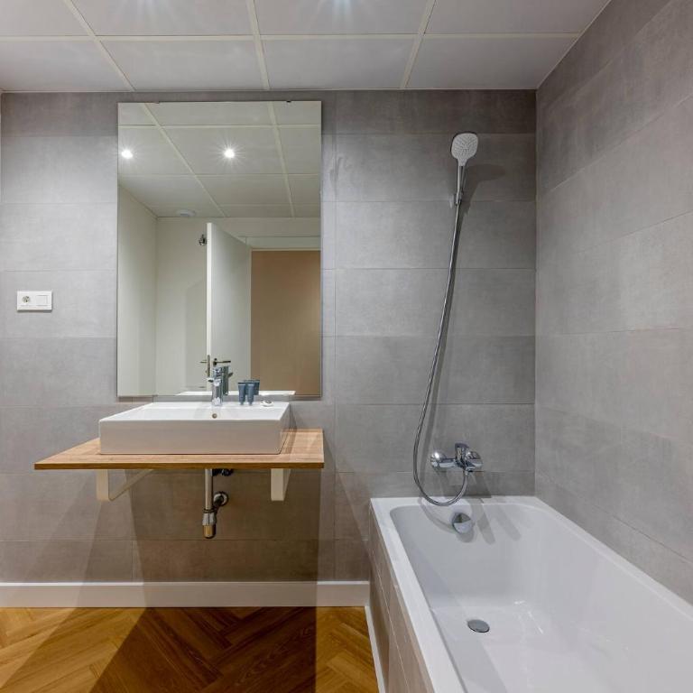 Fancy and Minimalist Flat in Estepona l Sea views - Three-Bedroom Apartment - 42
