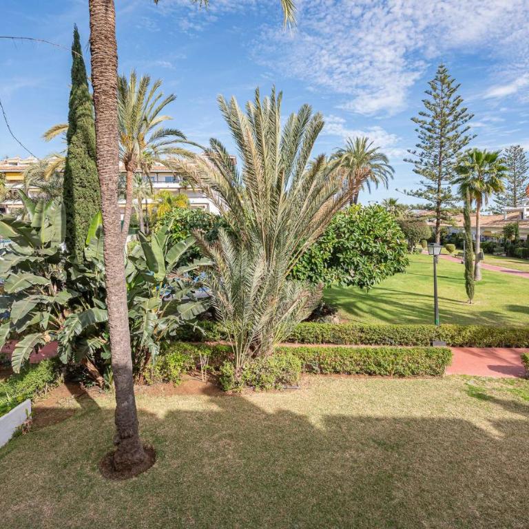 Newly renovated studio in Golden Mile w/ Pool - One-Bedroom Apartment - 27