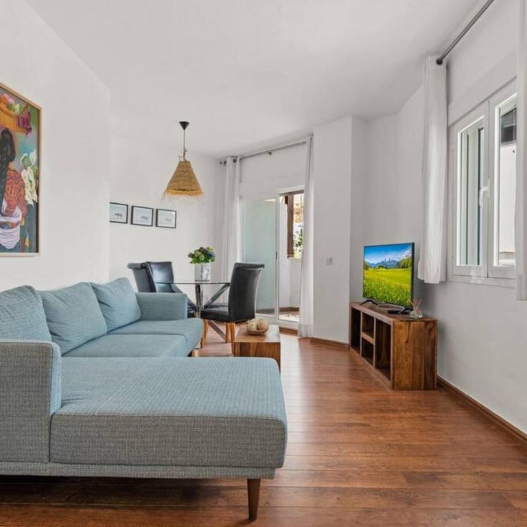 Gorgeous 3 Br Apart with Sea Views, Pool - Three-Bedroom Apartment - 3