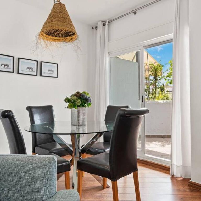 Gorgeous 3 Br Apart with Sea Views, Pool - Three-Bedroom Apartment - 9