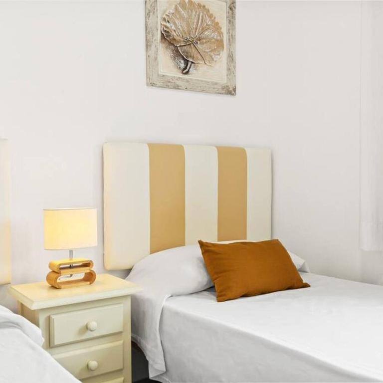 Gorgeous 3 Br Apart with Sea Views, Pool - Three-Bedroom Apartment - 14