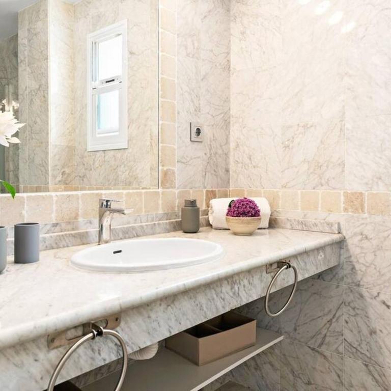 Gorgeous 3 Br Apart with Sea Views, Pool - Three-Bedroom Apartment - 21