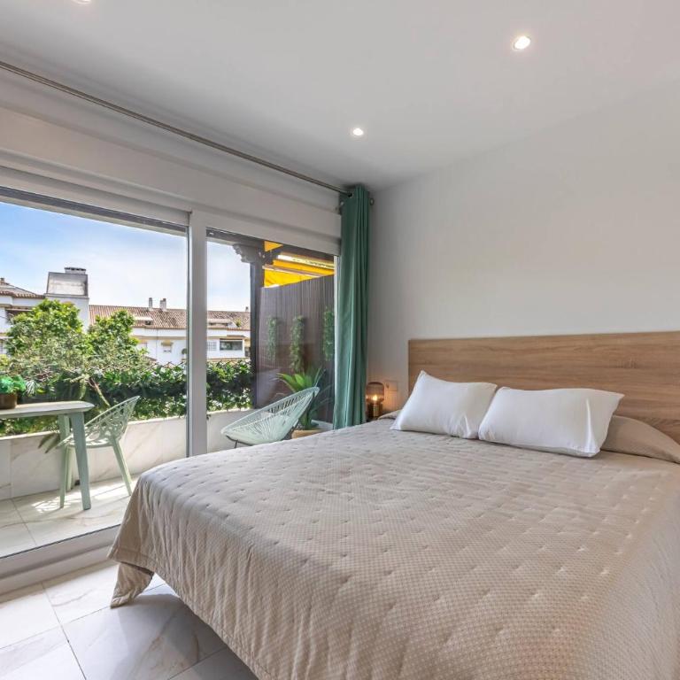 Studio with Sea Views, Pool, Parking and Tennis Court - One-Bedroom Apartment - 5