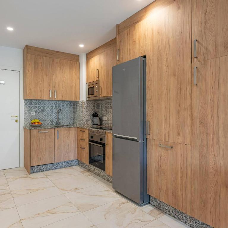 Studio with Sea Views, Pool, Parking and Tennis Court - One-Bedroom Apartment - 15