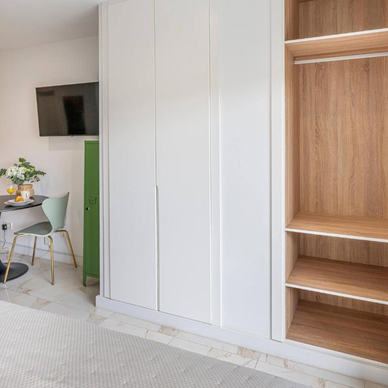 Studio with Sea Views, Pool, Parking and Tennis Court - One-Bedroom Apartment - 36