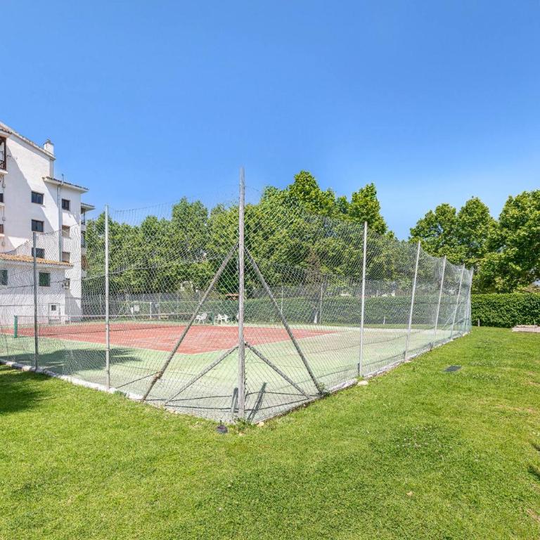 Studio with Sea Views, Pool, Parking and Tennis Court - One-Bedroom Apartment - 38