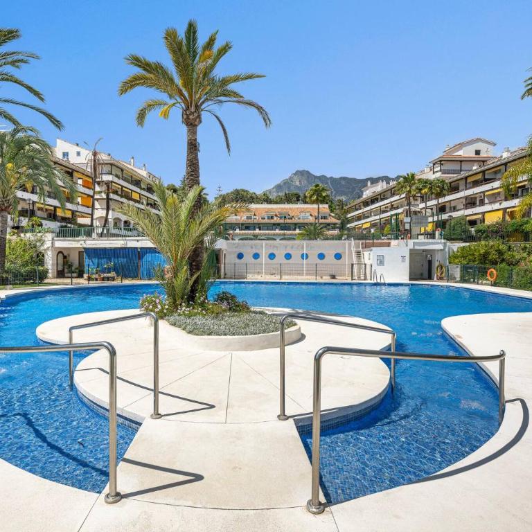 Studio with Sea Views, Pool, Parking and Tennis Court - One-Bedroom Apartment - 43