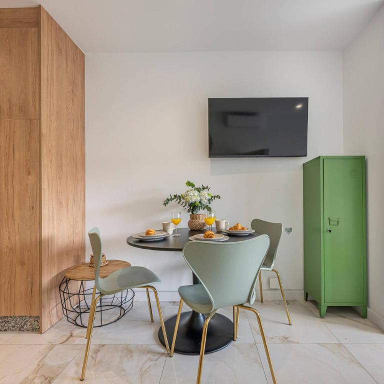 Studio with Sea Views, Pool, Parking and Tennis Court - One-Bedroom Apartment - 56