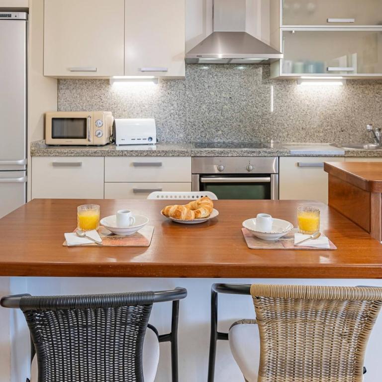 Elegant Apartment, Steps from the Sea with Parking Included - Two-Bedroom Apartment - 8