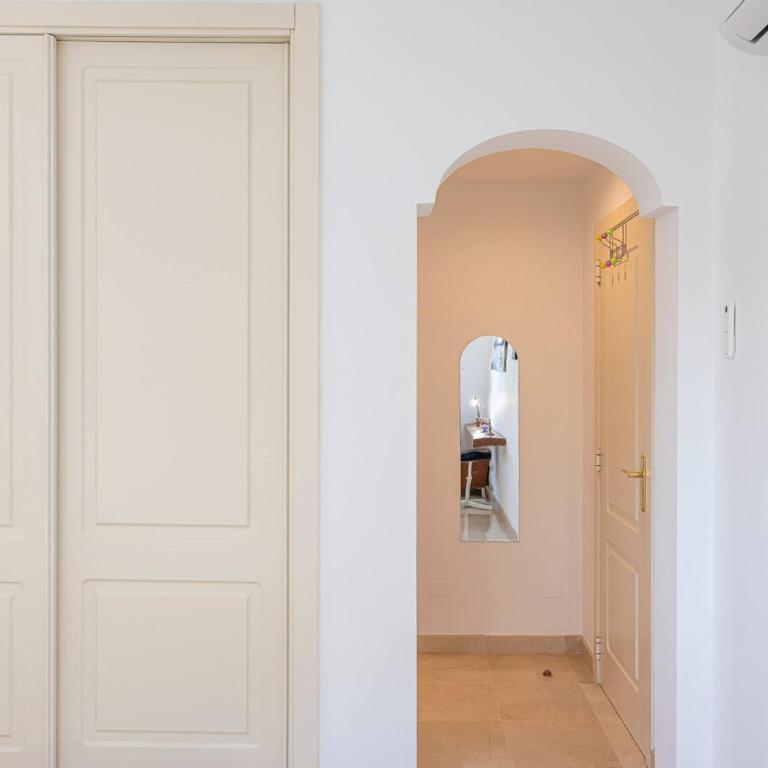Elegant Apartment, Steps from the Sea with Parking Included - Two-Bedroom Apartment - 19