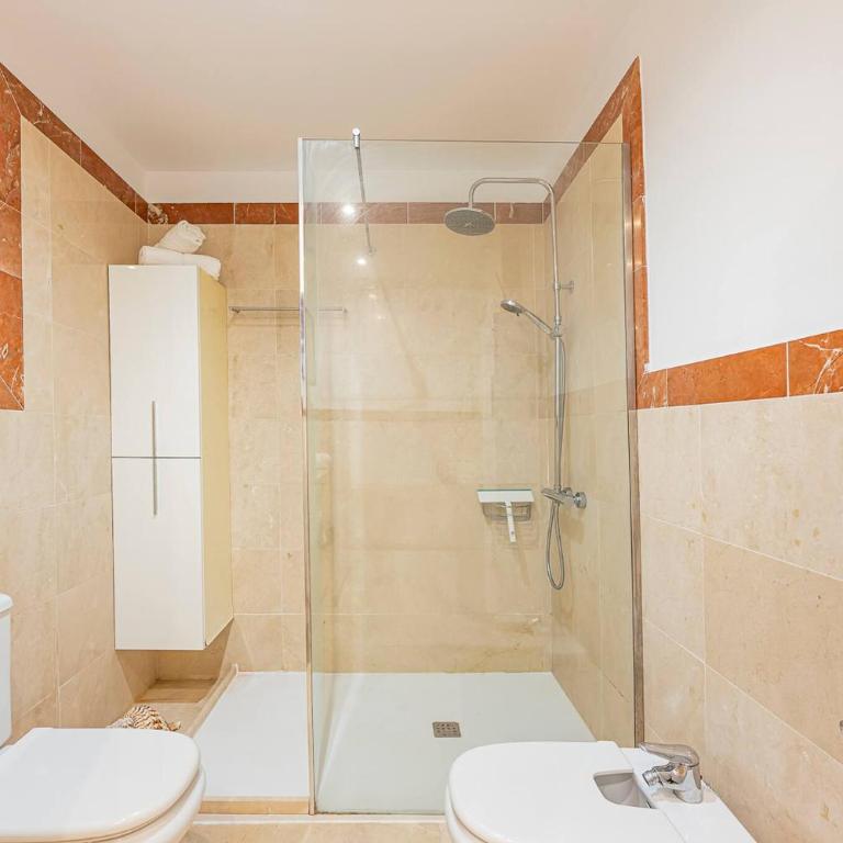 Elegant Apartment, Steps from the Sea with Parking Included - Two-Bedroom Apartment - 25