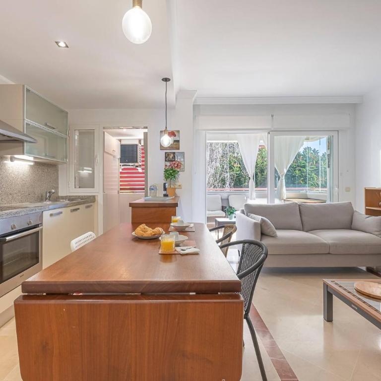 Elegant Apartment, Steps from the Sea with Parking Included - Two-Bedroom Apartment - 31