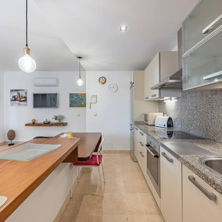 Elegant Apartment, Steps from the Sea with Parking Included - Two-Bedroom Apartment - 30