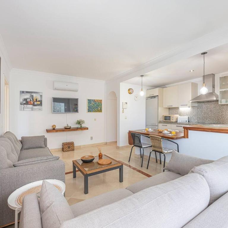 Elegant Apartment, Steps from the Sea with Parking Included - Two-Bedroom Apartment - 35