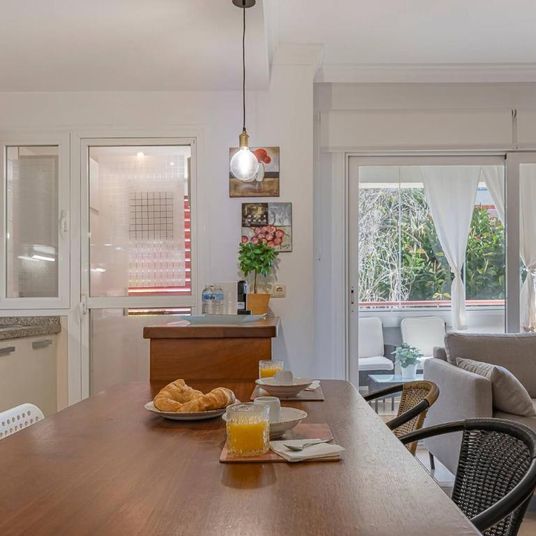 Elegant Apartment, Steps from the Sea with Parking Included - Two-Bedroom Apartment - 36