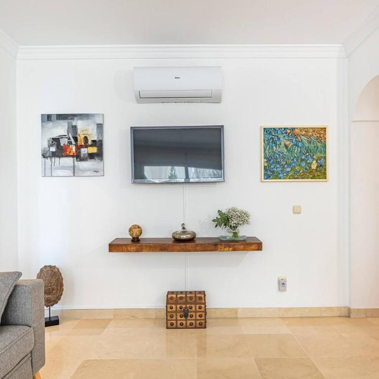 Elegant Apartment, Steps from the Sea with Parking Included - Two-Bedroom Apartment - 44