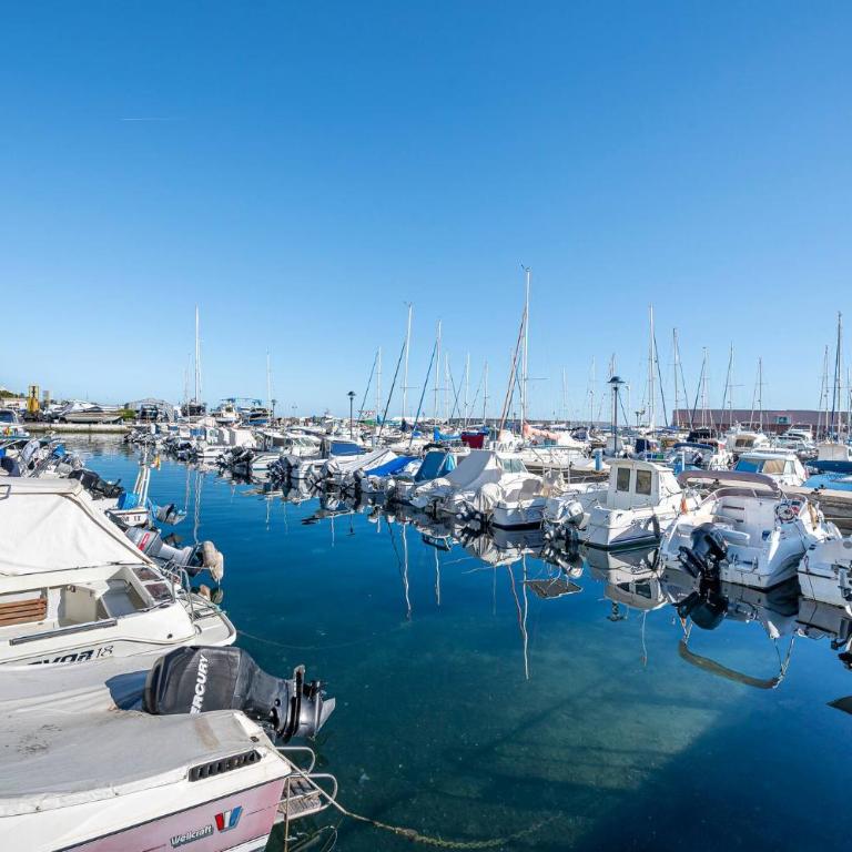 Elegant Apartment, Steps from the Sea with Parking Included - Two-Bedroom Apartment - 60