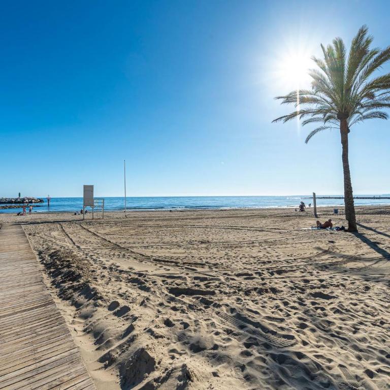 Elegant Apartment, Steps from the Sea with Parking Included - Two-Bedroom Apartment - 68