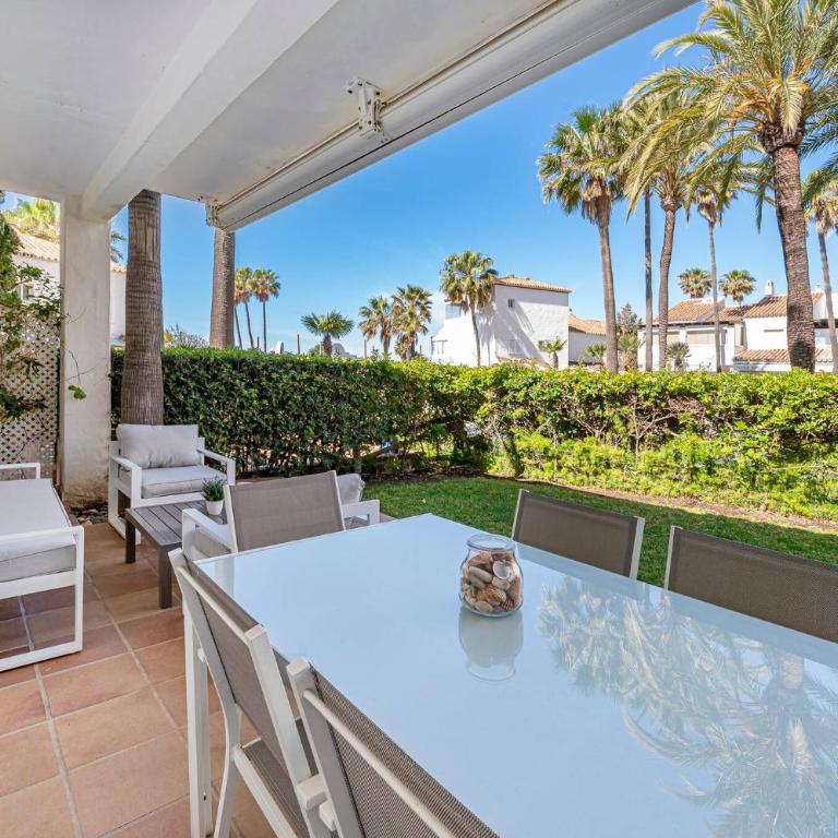 Townhouse w/ Swimming Pool and Underground Parking - Casa de 3 dormitorios - 1