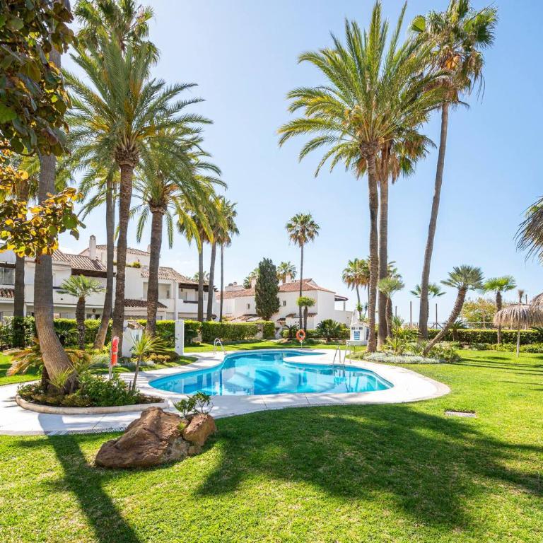Townhouse w/ Swimming Pool and Underground Parking - Casa de 3 dormitorios - 2