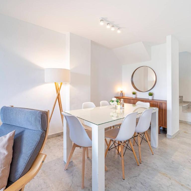Townhouse w/ Swimming Pool and Underground Parking - Casa de 3 dormitorios - 9