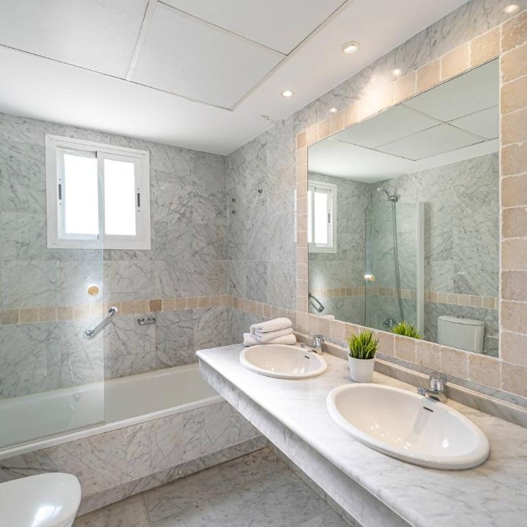 Townhouse w/ Swimming Pool and Underground Parking - Casa de 3 dormitorios - 29