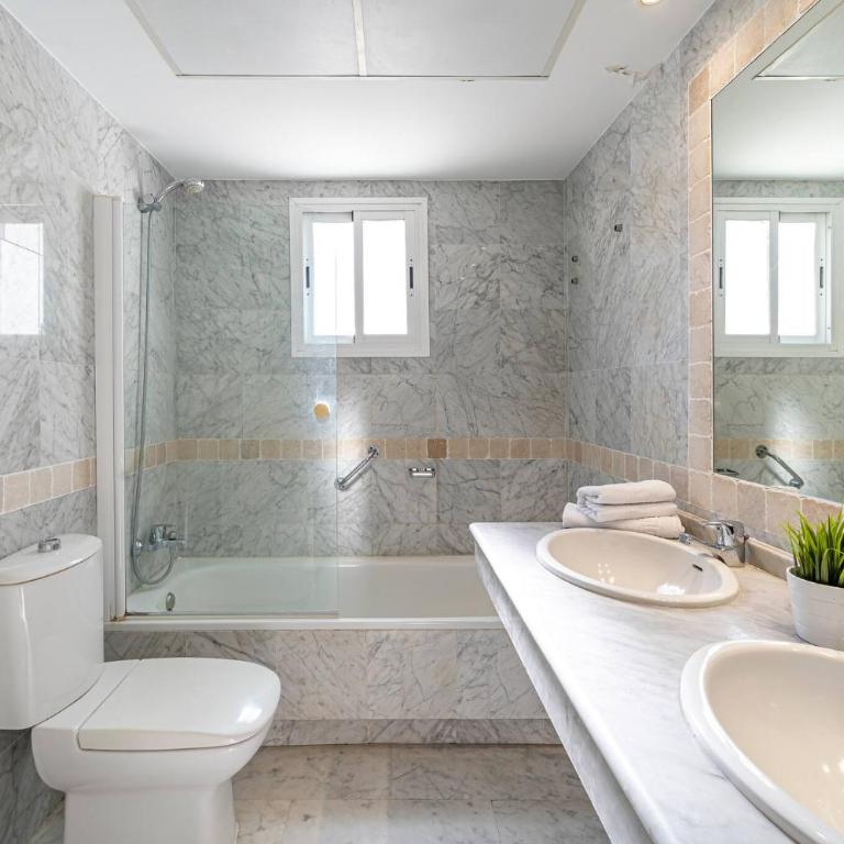 Townhouse w/ Swimming Pool and Underground Parking - Casa de 3 dormitorios - 31